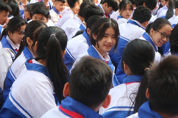 Tang 1.000 cuon sach cho thu vien o Hoa Binh hinh anh