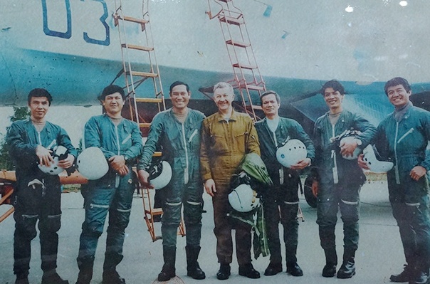 Khat vong cua the he phi cong anh hung hinh anh