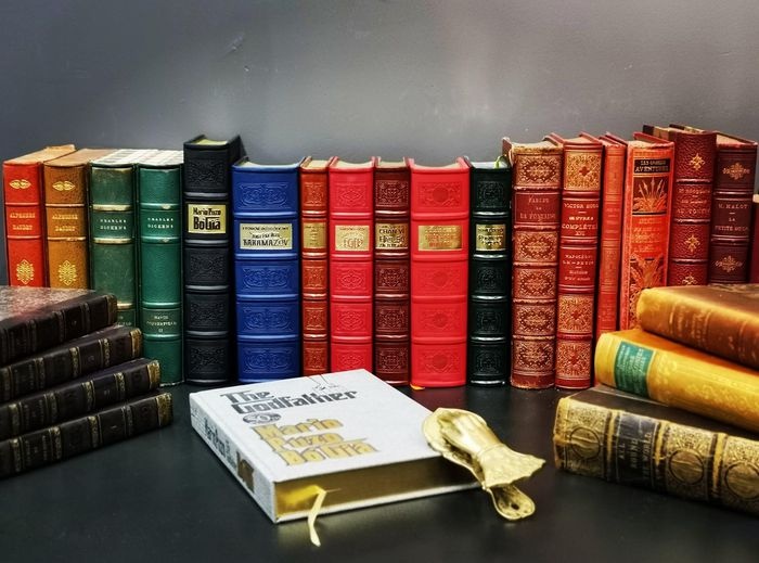 Nam bung no cua sach ban dac biet hinh anh