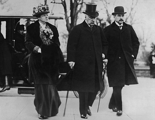 Sach ve gia toc tai chinh hung manh cua My hinh anh