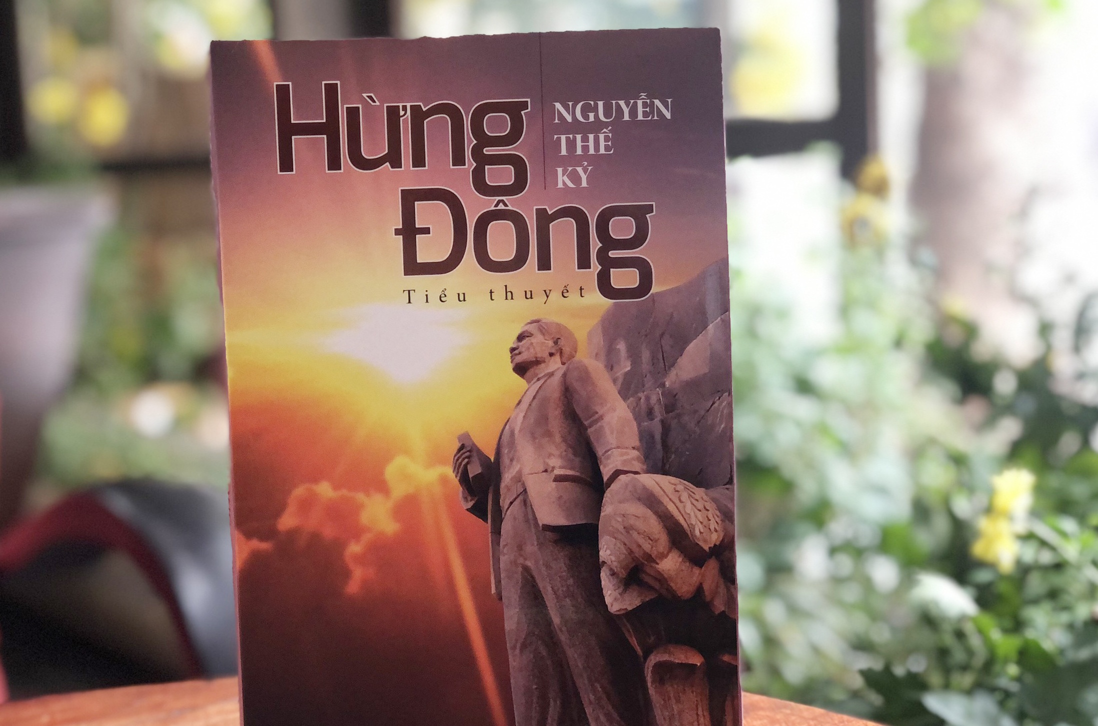 Chan dung nha cach mang Phan Dang Luu trong 'Hung dong' hinh anh
