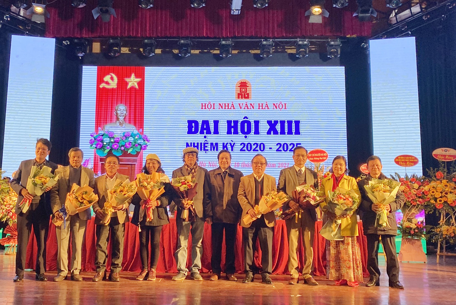 Hoi Nha van Ha Noi anh 2