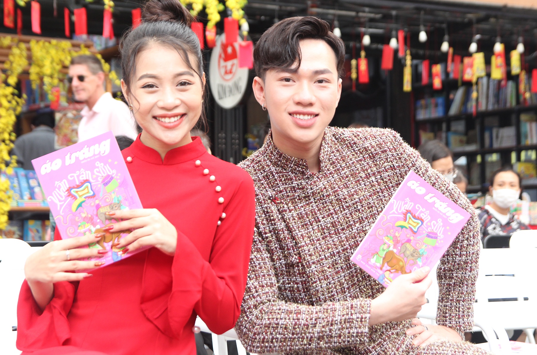 Tang qua Tet bang sach - tim lai net dep van hoa hinh anh