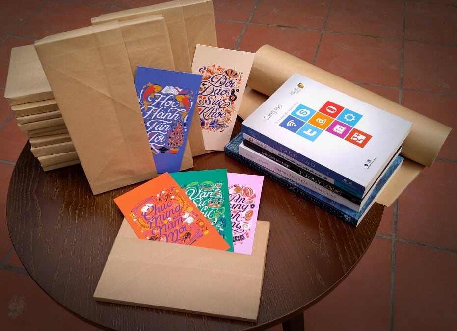 Mung tuoi sach anh 1