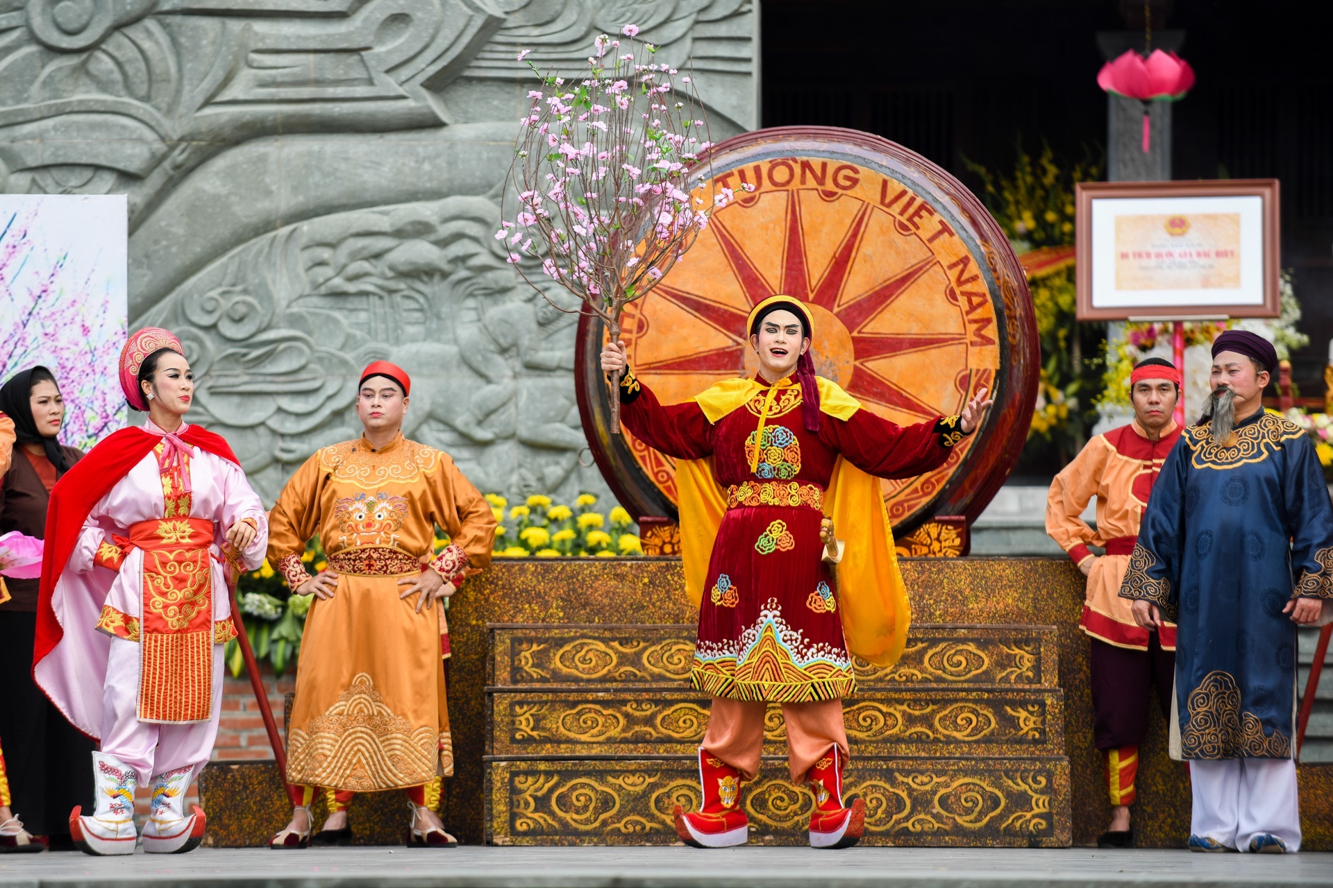 Ngay ve vang trong su Viet hinh anh