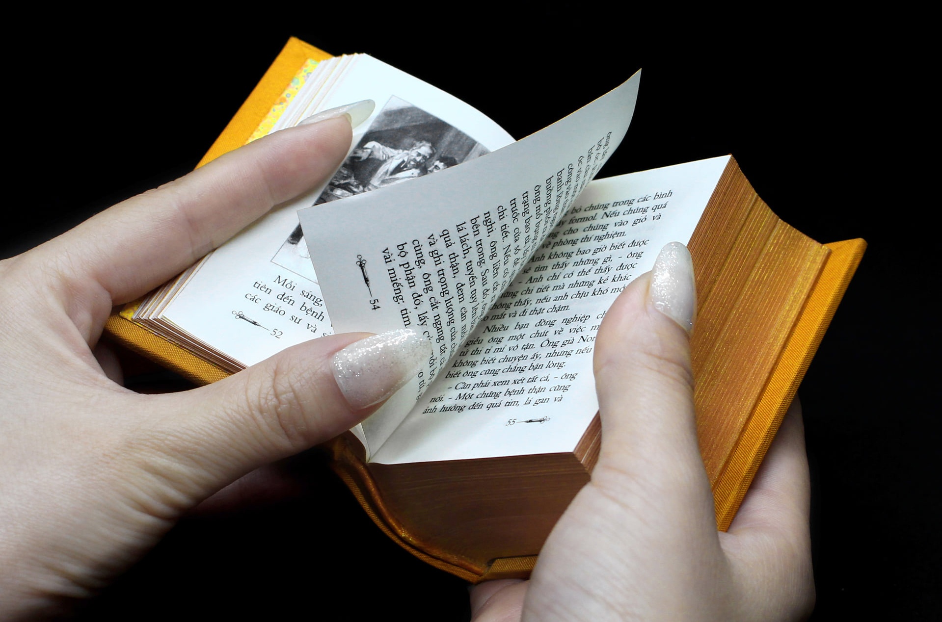 Sach 'The xac va tam hon' co phien ban nho nhu ban tay hinh anh