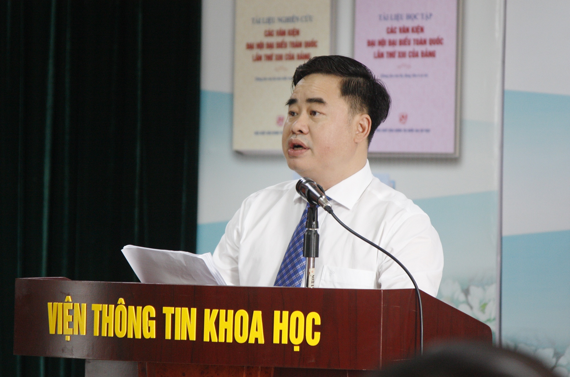 Sach ly luan chinh tri anh 1