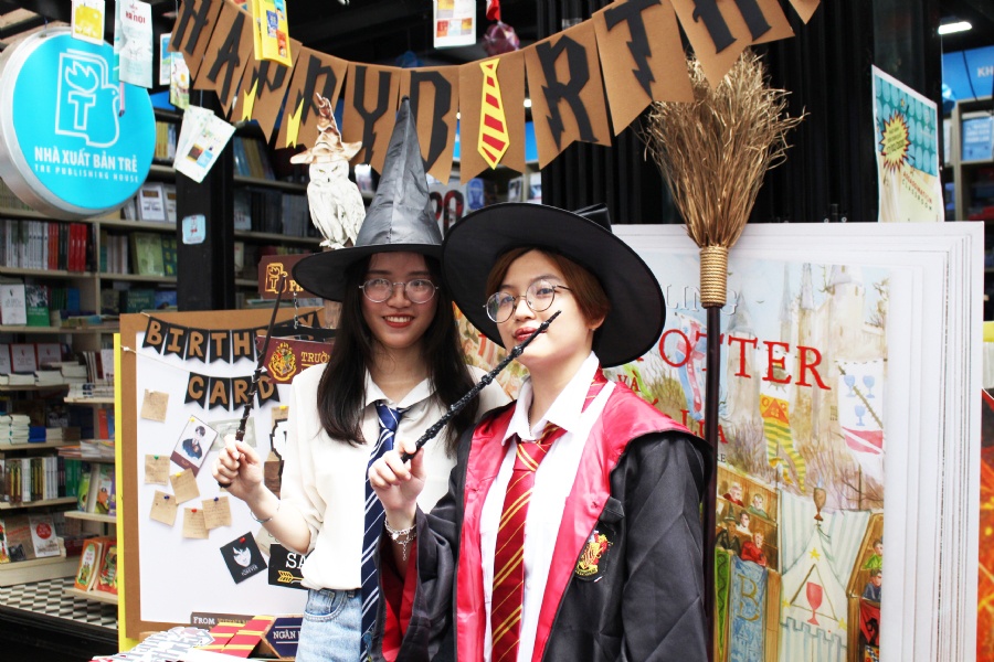 Ngay hoi Harry Potter duoc to chuc trong khuon kho Hoi sach xuyen Viet hinh anh