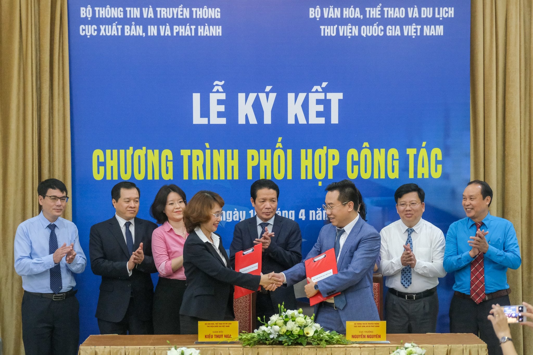 Hop tac phat trien van hoa doc anh 1