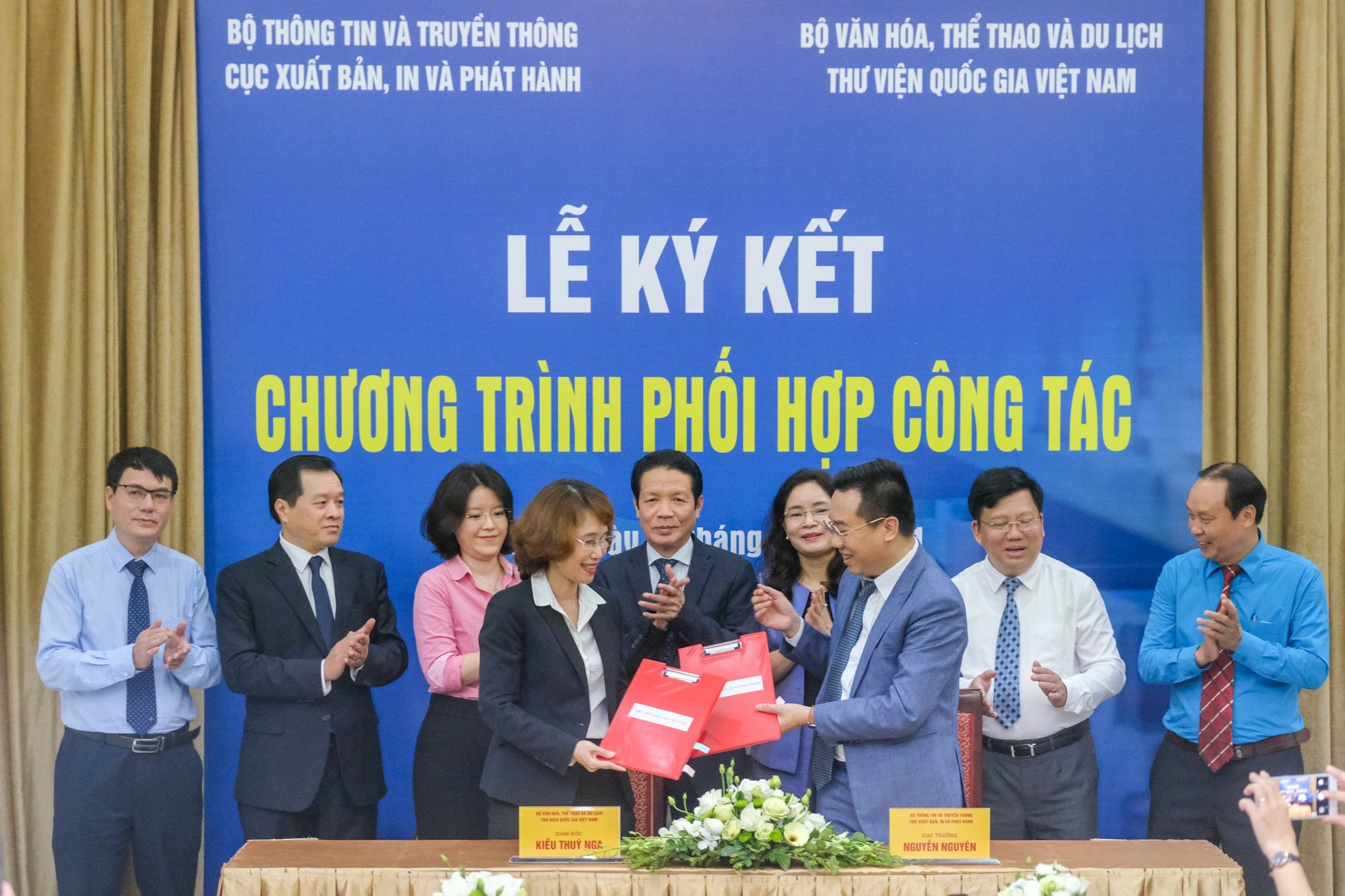 Cuc Xuat ban va Thu vien Quoc gia phoi hop phat trien van hoa doc hinh anh