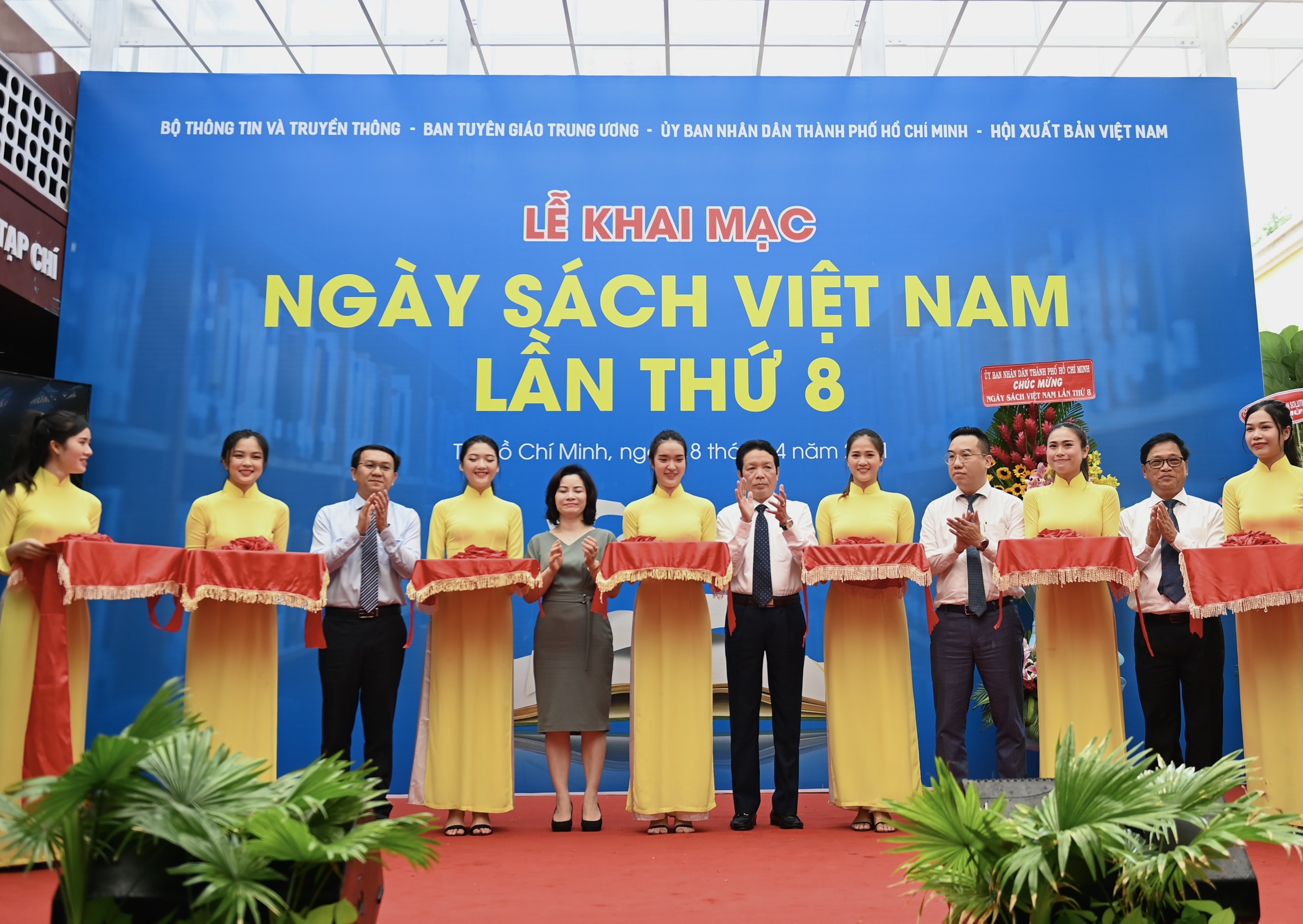 Ngay sach Viet Nam anh 2