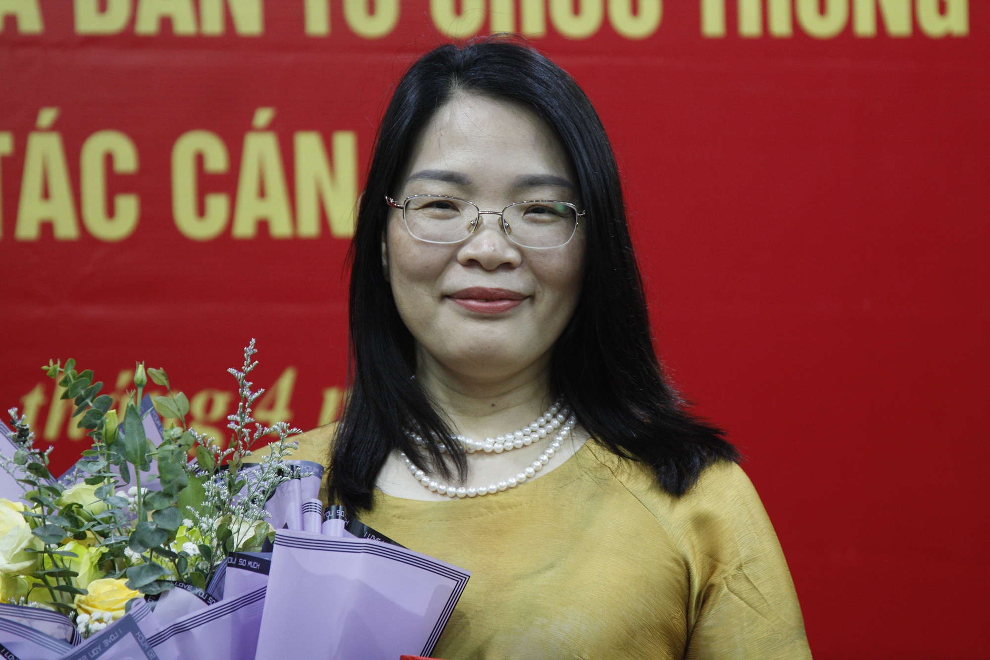 Ba Nguyen Hoai Anh lam Pho giam doc NXB Chinh tri quoc gia Su that hinh anh