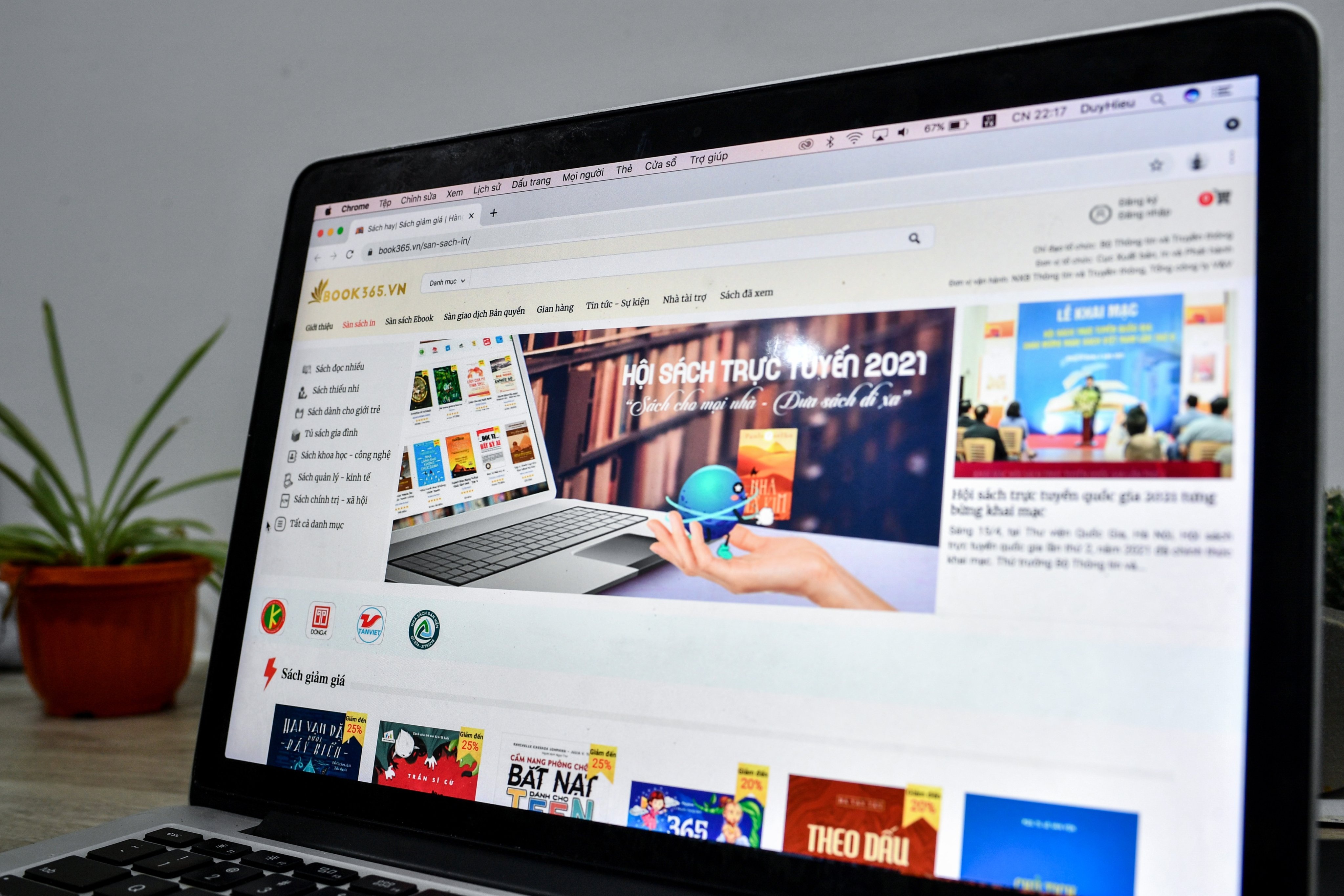 Hang tram nghin nguoi truy cap hoi sach book365.vn hinh anh