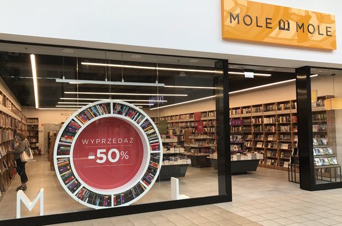 Du thao luat co dinh gia sach o Ba Lan gay tranh luan hinh anh