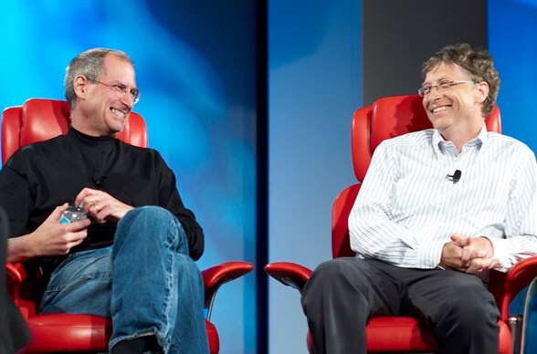 Quan he 'dong nghiep - doi thu' cua Bill Gates va Steve Jobs hinh anh