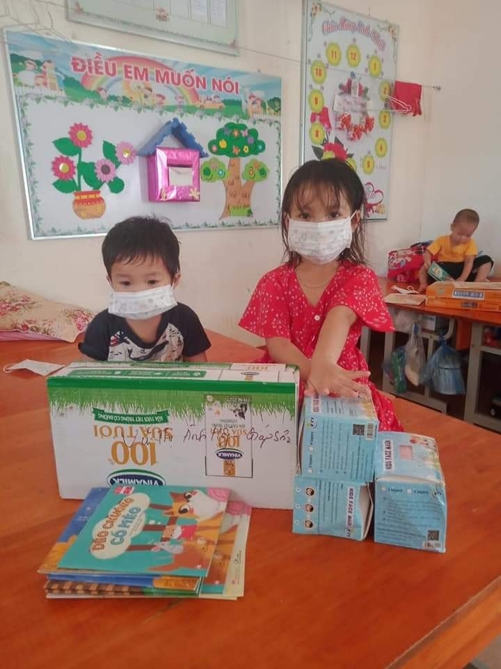 Tang sach hoc sinh Bac Giang anh 2