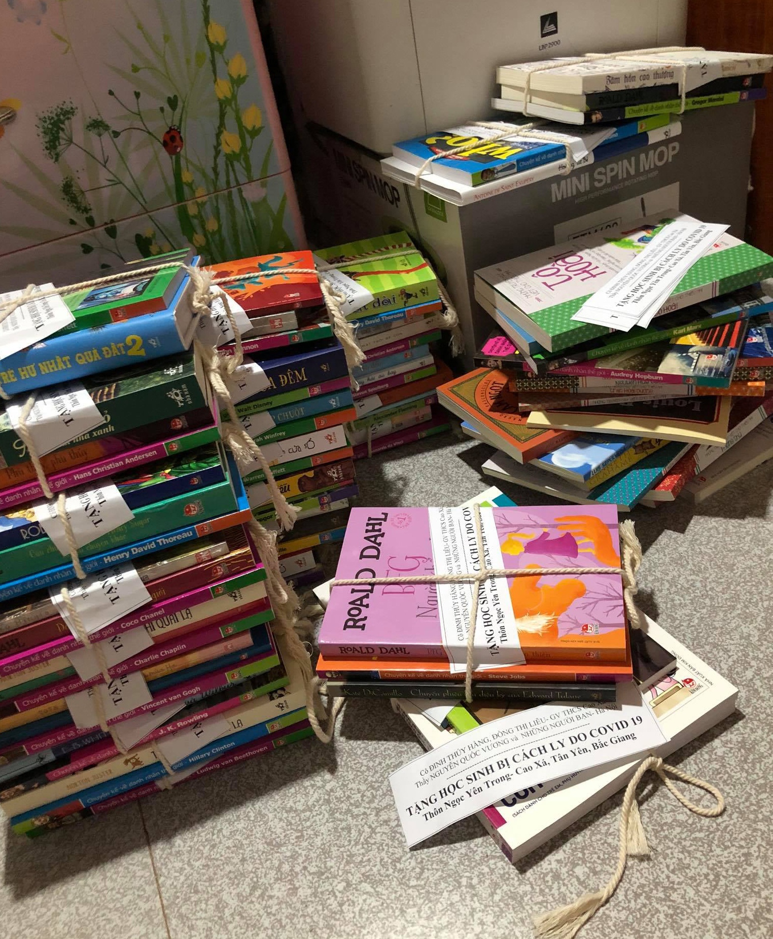 Tang sach hoc sinh Bac Giang anh 1