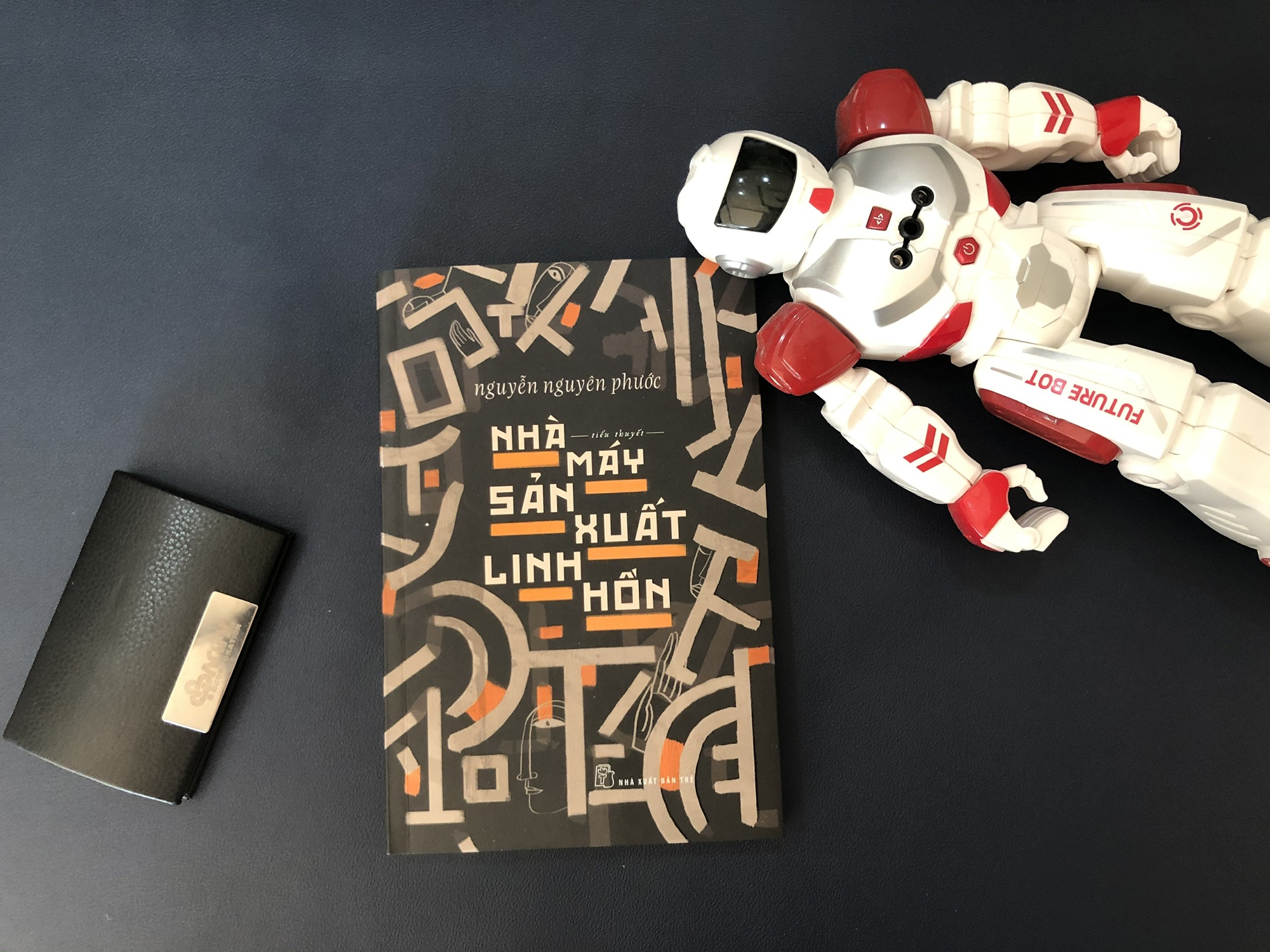 'Nha may san xuat linh hon' - mot thach thuc doc hinh anh