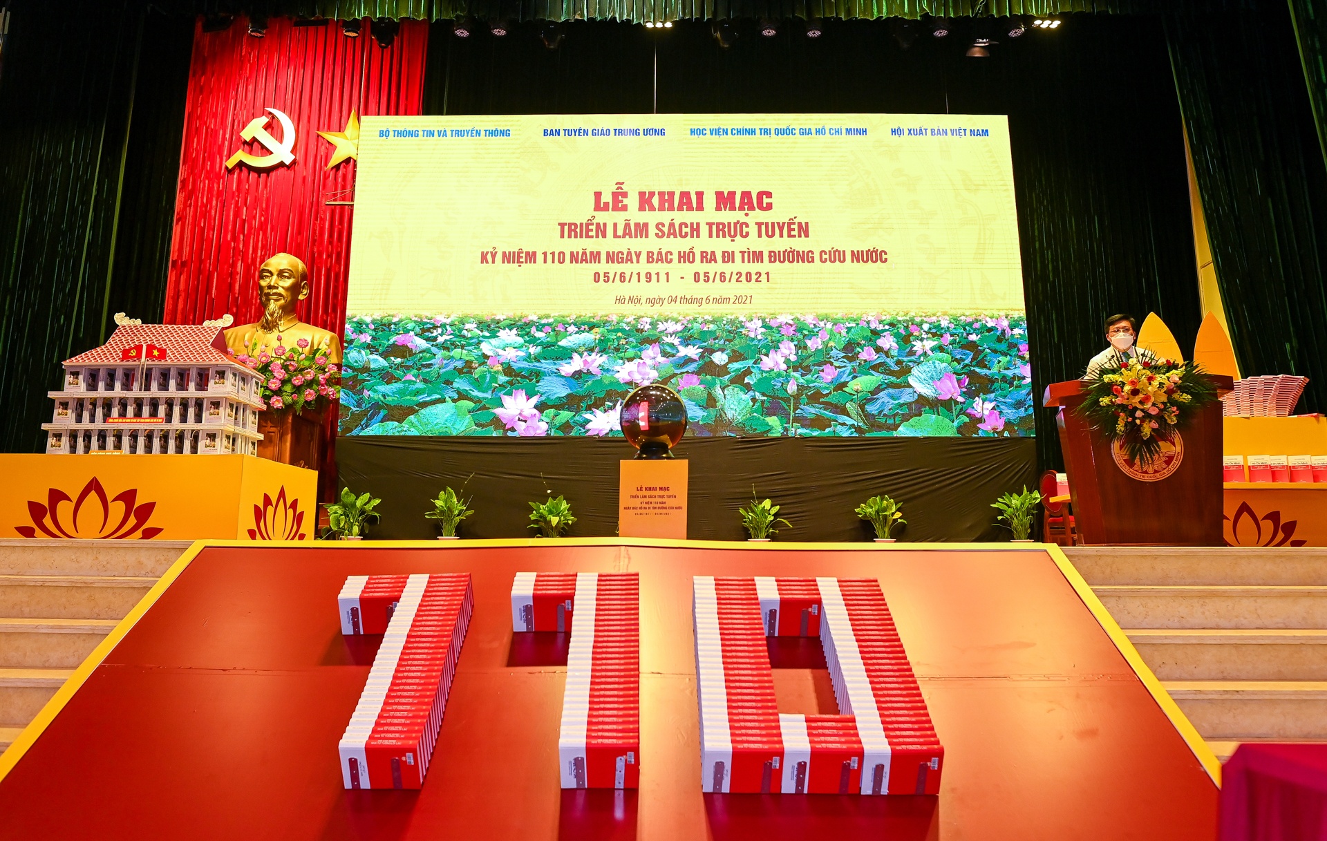 Trien lam ve Bac anh 1