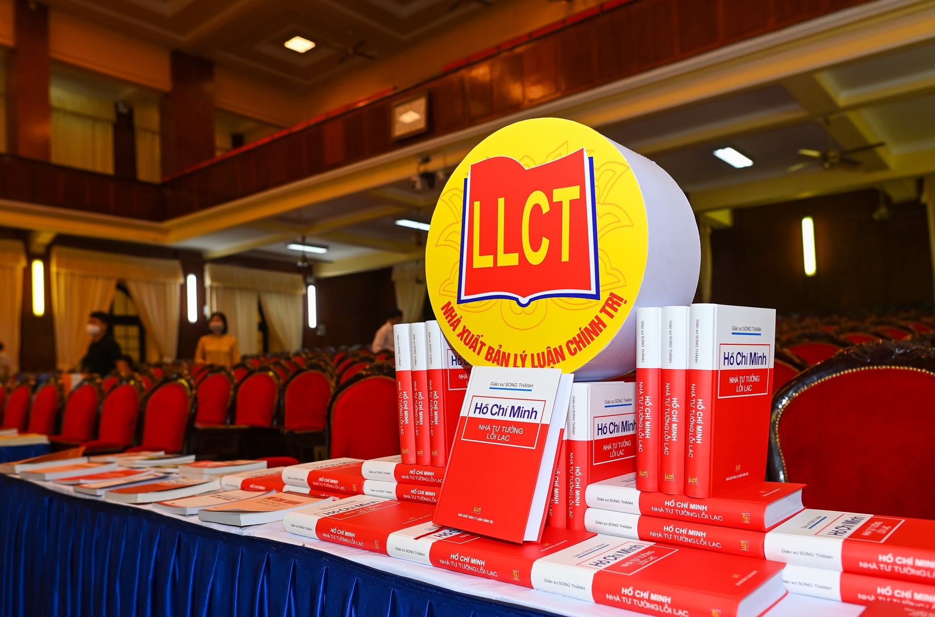 Trien lam ve Bac anh 5