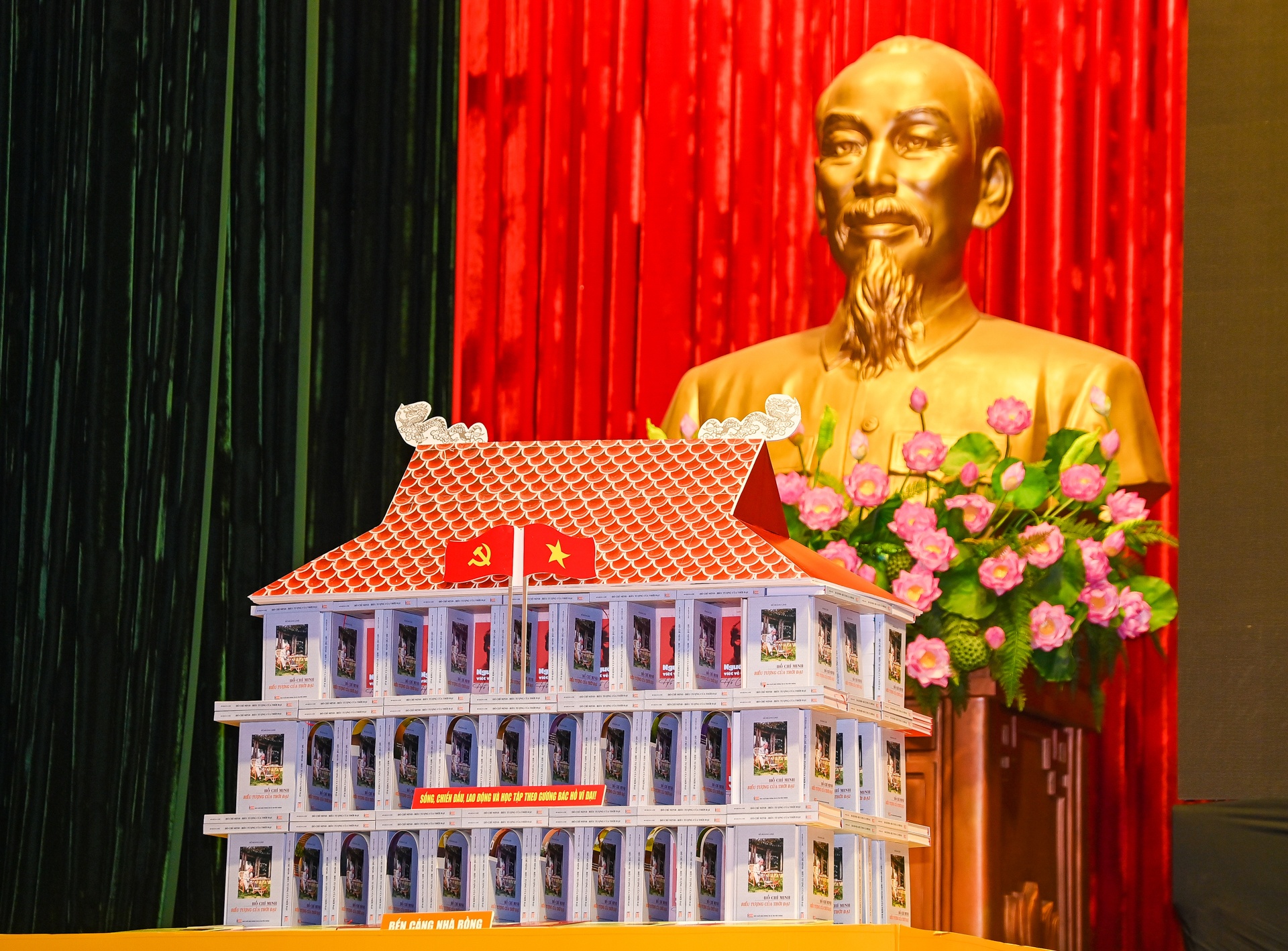 Trien lam ve Bac anh 4