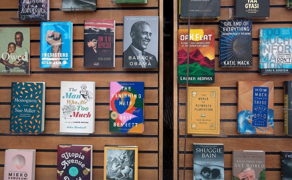 Cac nha xuat ban lon co khoi dau thuan loi trong nam 2021 hinh anh