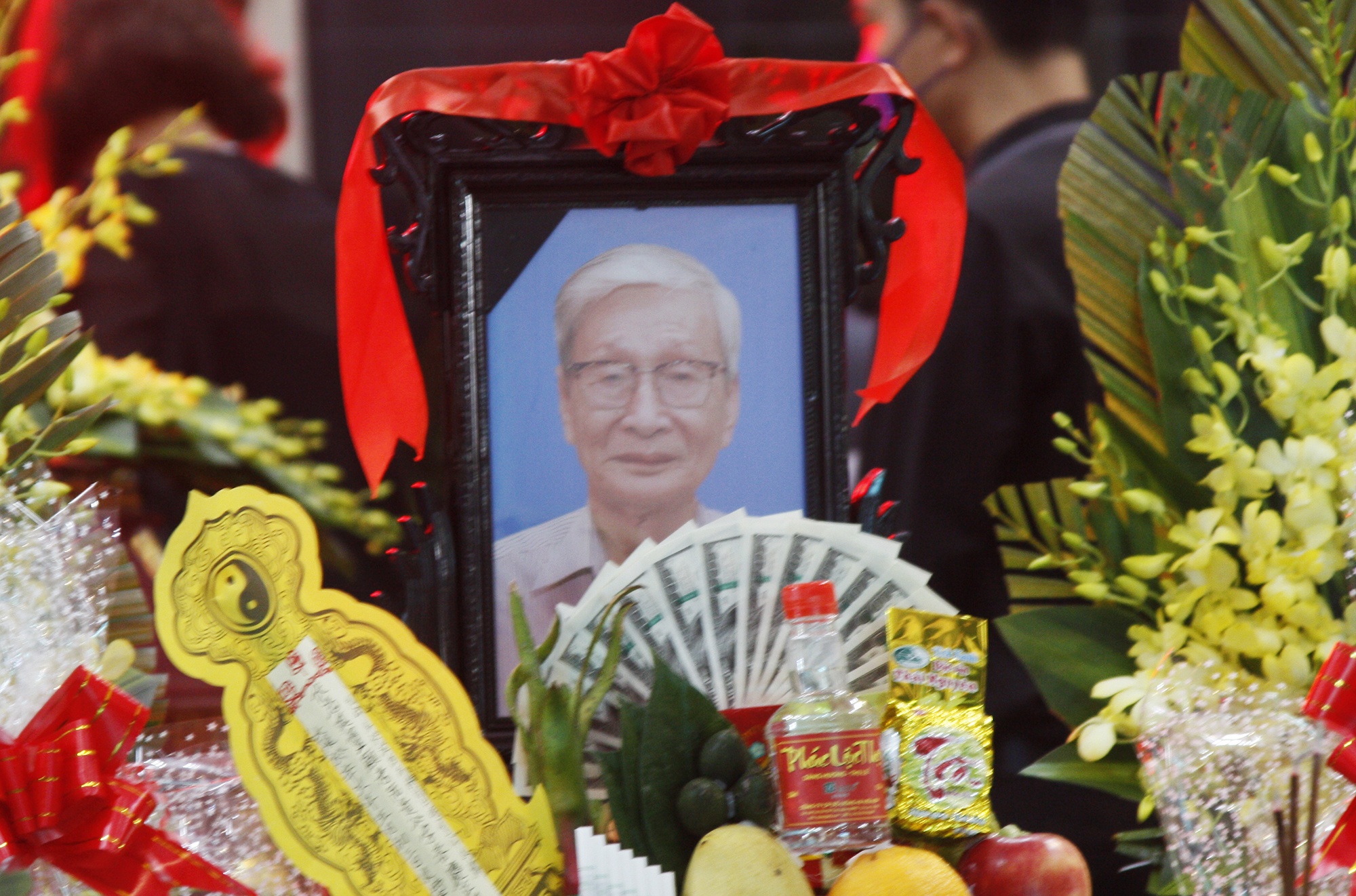 Tang le nha van Nguyen Xuan Khanh anh 1