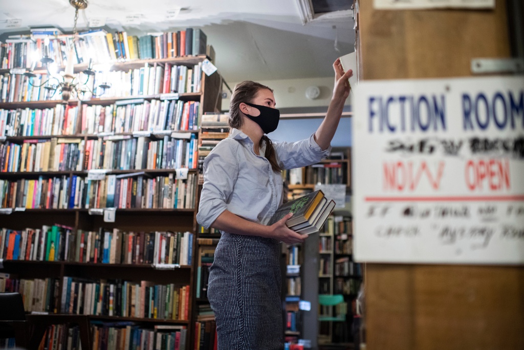 Cac hieu sach doc lap o My ton tai qua dai dich Covid-19 hinh anh