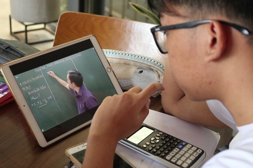 Chuyen hoc online qua goc nhin cua mot co giao hinh anh