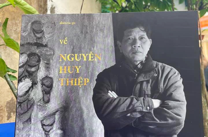 Ra mat sach tuong nho nha van Nguyen Huy Thiep hinh anh