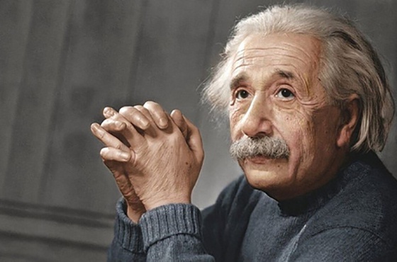 Albert Einstein: 'Can no luc ca doi de co su uyen bac' hinh anh