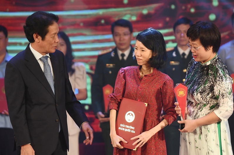 Dich gia Nguyen Bich Lan ra sach moi hinh anh