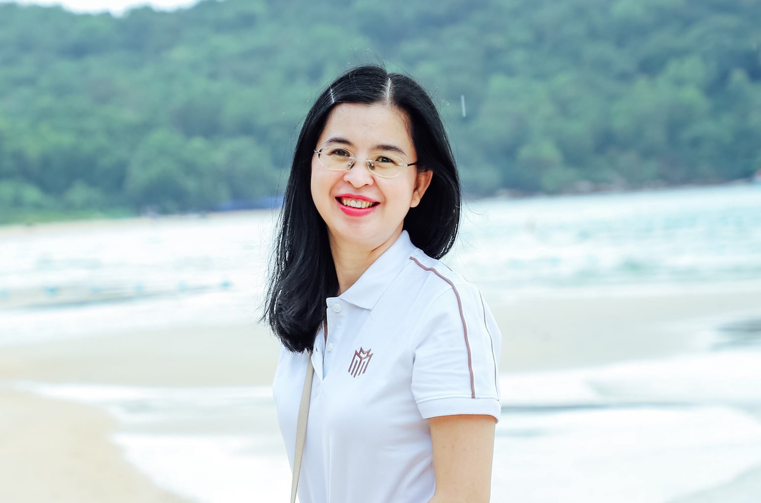 Nha van song lanh manh, tich cuc viet sach trong luc gian cach hinh anh