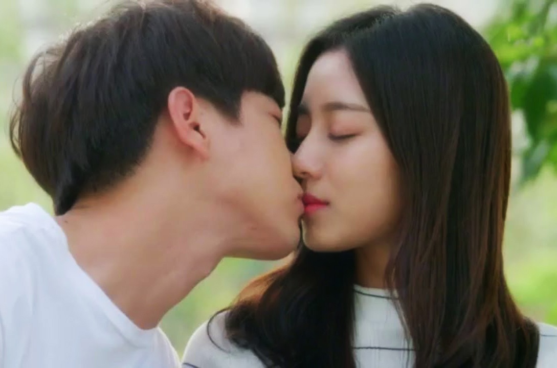 Nguoi tre truoc nguong cua truong thanh hinh anh