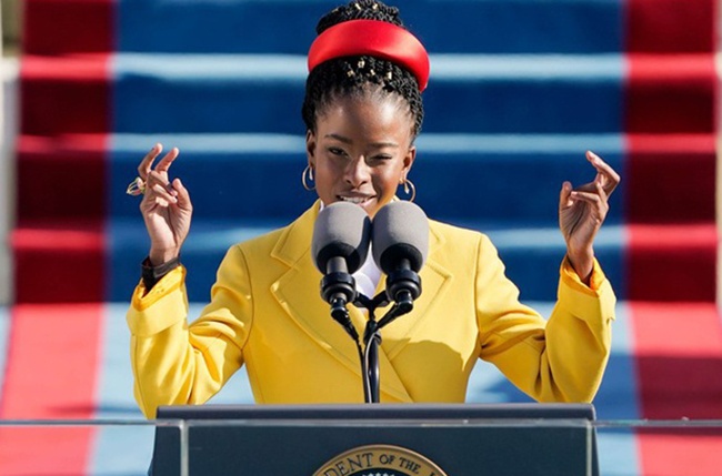 'The Hill We Climb' la sach ban chay tai My hinh anh