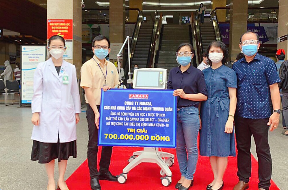 Nganh sach tham gia chong dich anh 2