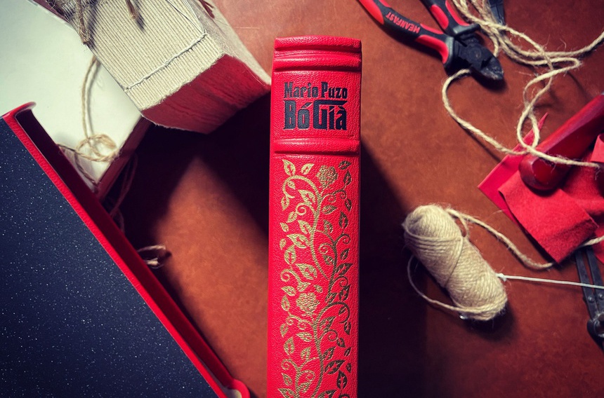 Nganh sach tham gia chong dich anh 1