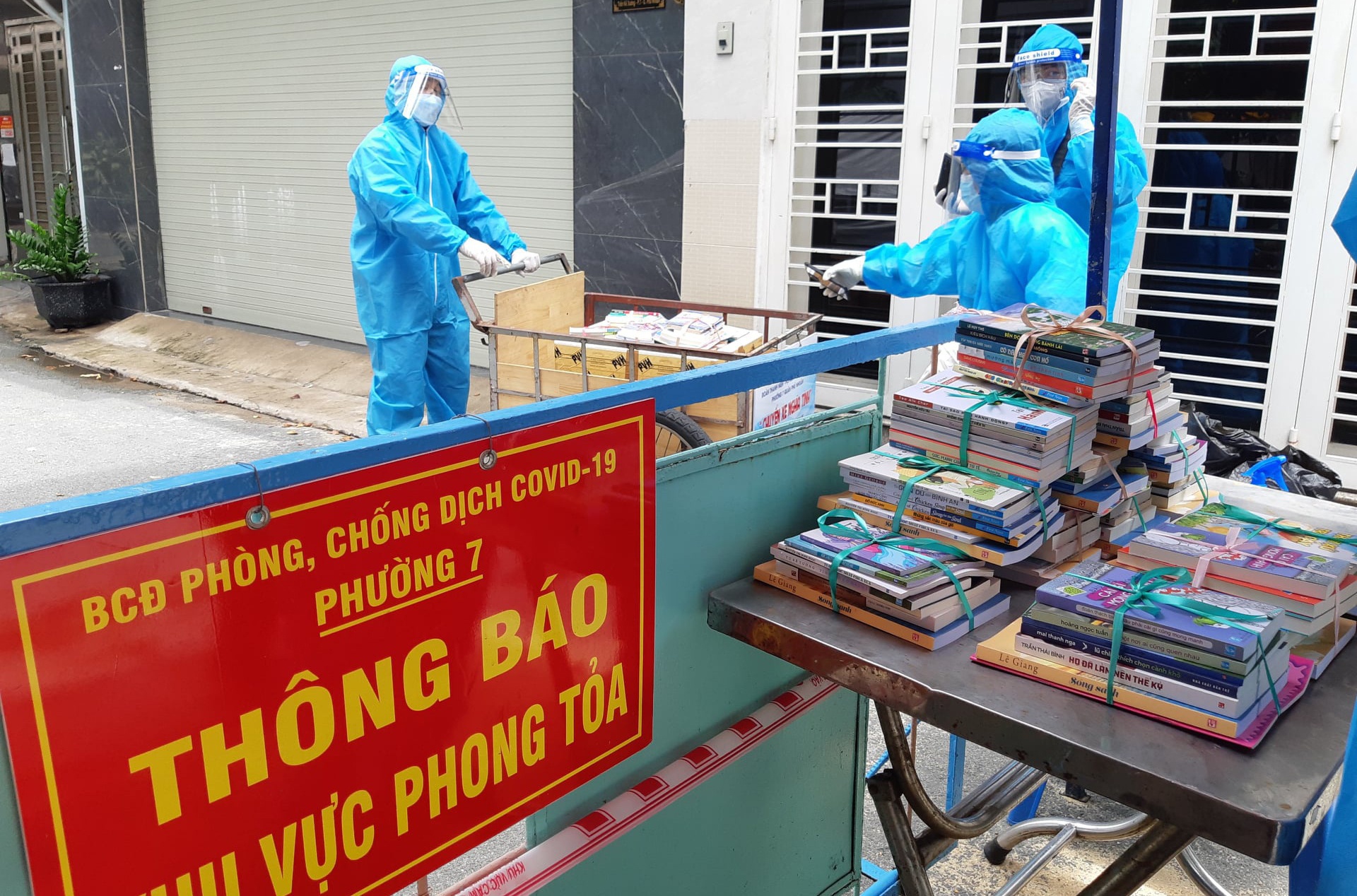 Hoat dong thiet thuc gop phan chong dich cua nganh sach hinh anh