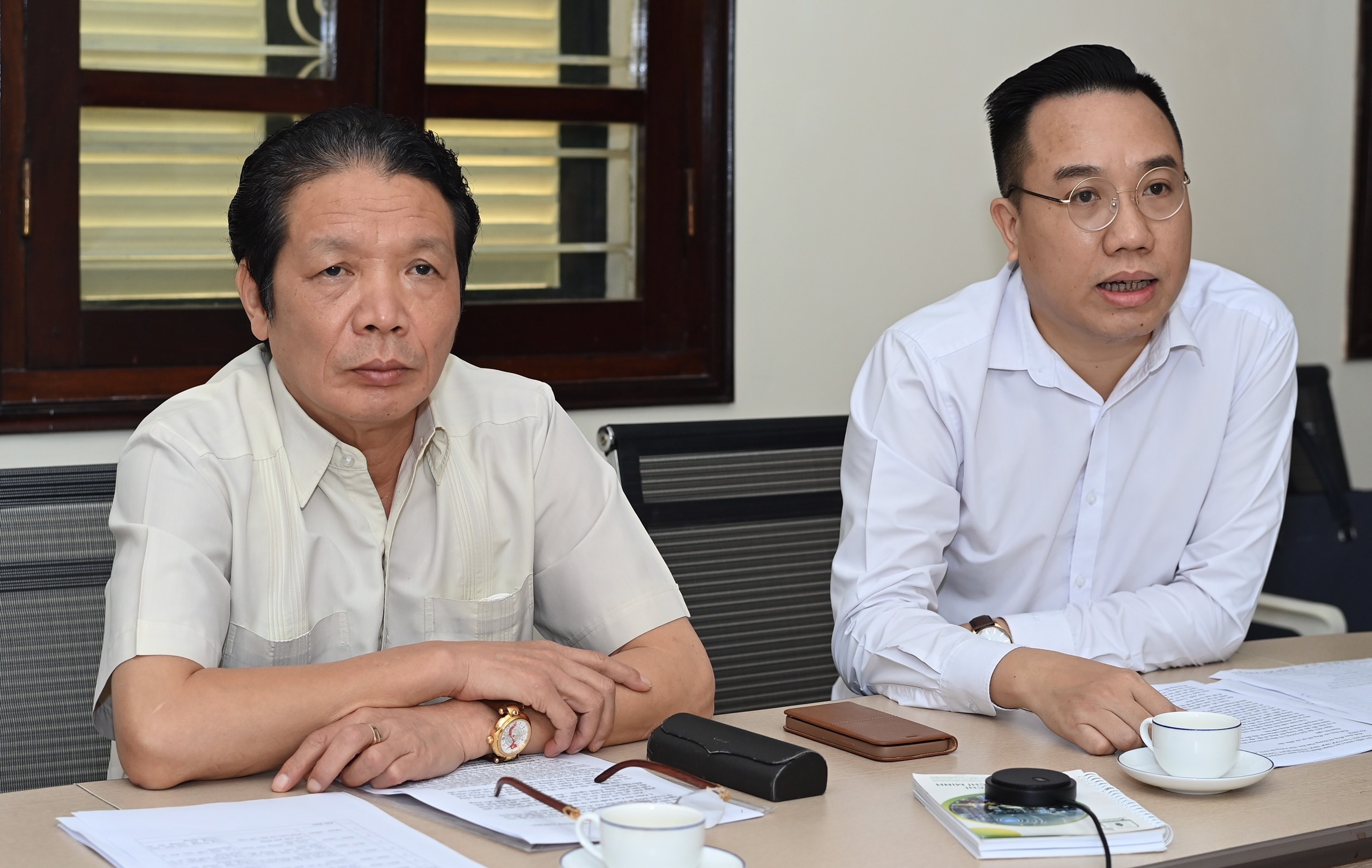 Nganh sach tim huong di trong dai dich anh 3