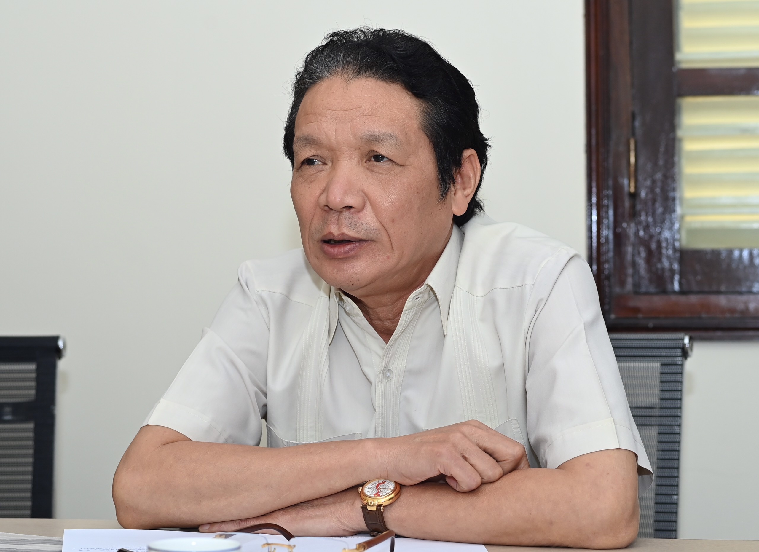 Nganh sach tim huong di trong dai dich hinh anh