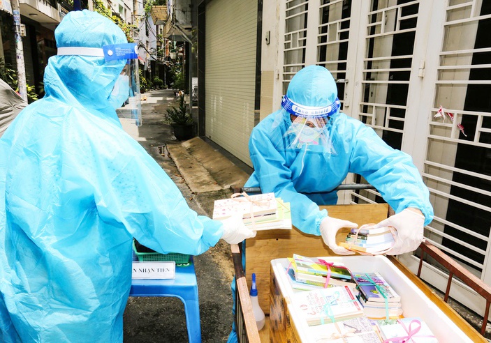 Khong phai hang thiet yeu, sach kho den voi ban doc trong mua dich hinh anh