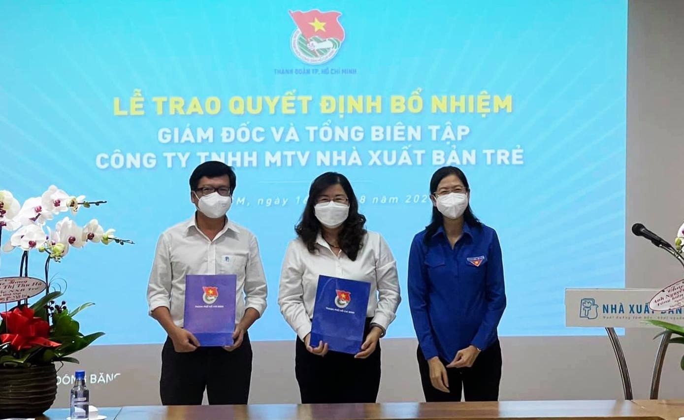 Bo nhiem giam doc NXB Tre anh 1