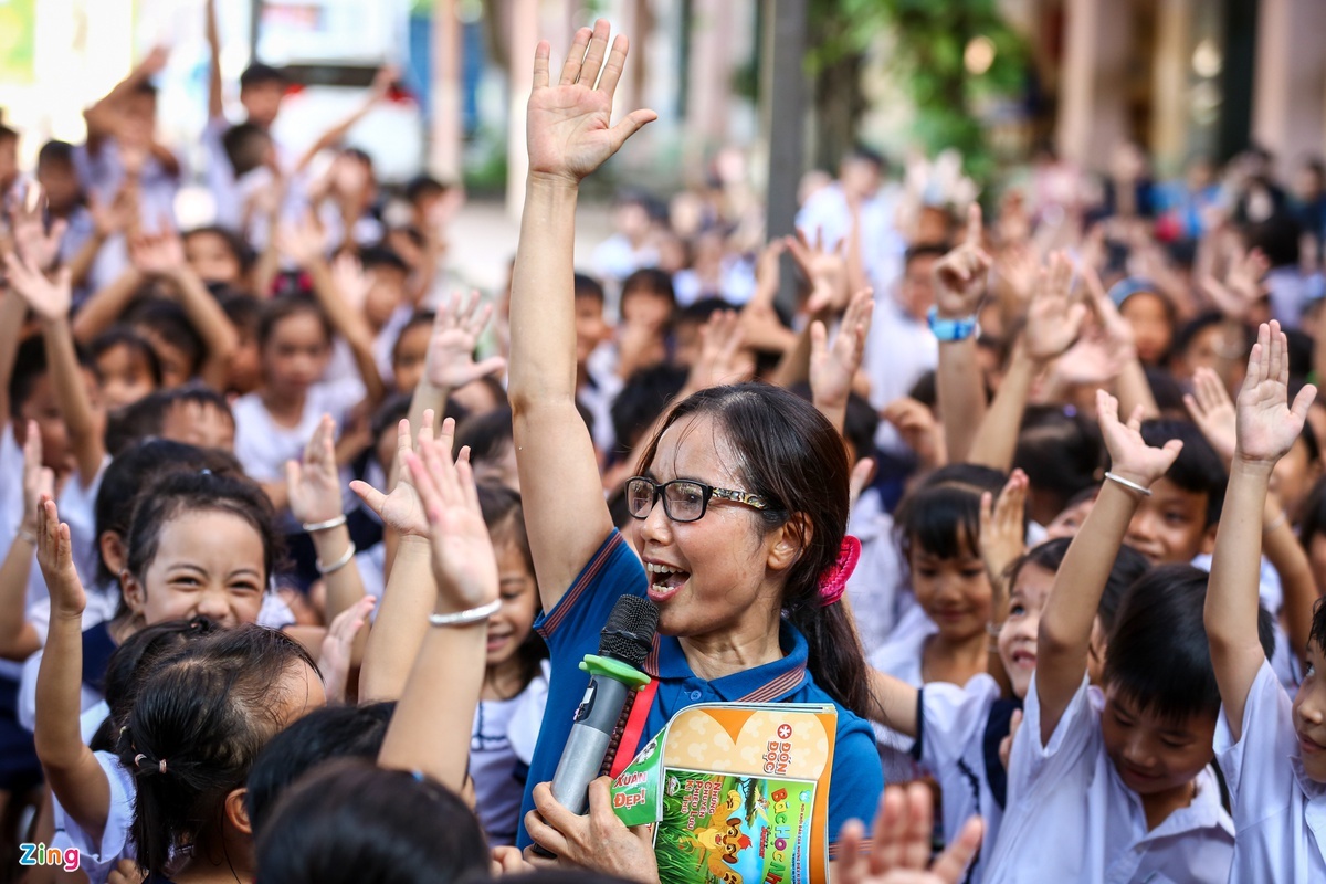 Sach ho tro hoc sinh tieu hoc anh 1