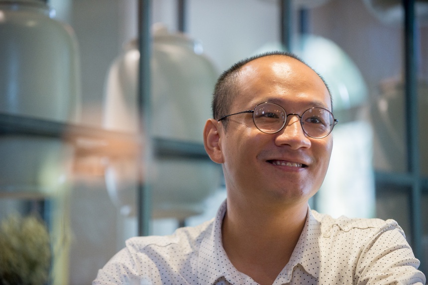 Nha bao Phan Dang: ‘Sach lam ban voi toi trong nhung ngay co don' hinh anh