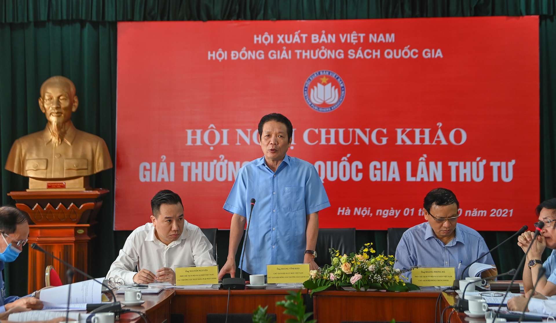 Chung khao Giai Sach quoc gia anh 1