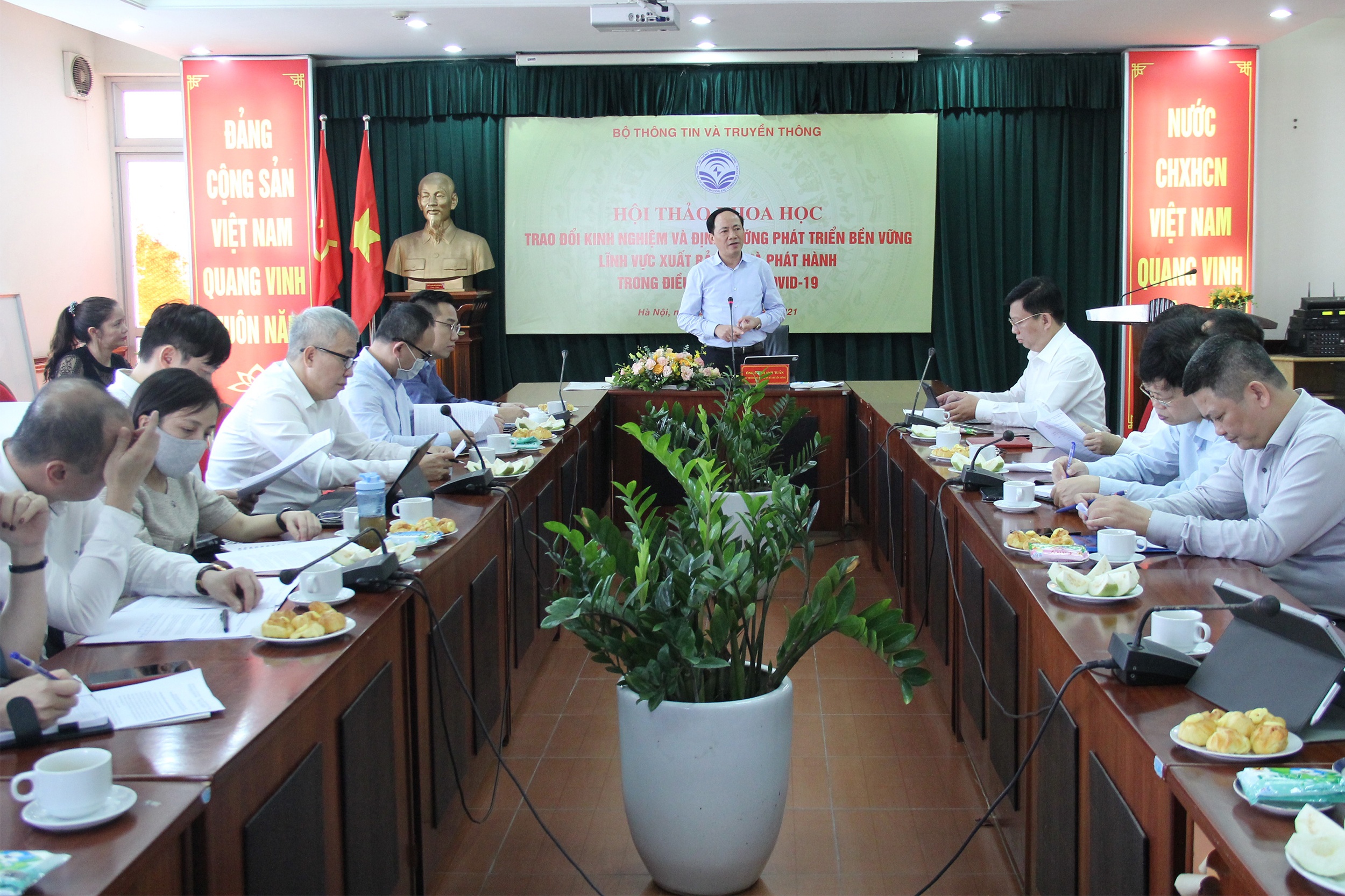 Giai phap phat trien nganh sach anh 2