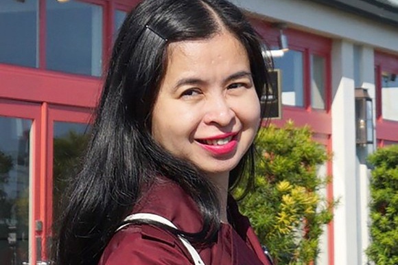 Nha van Duong Thuy: 'Ban tre thoi nay yeu manh bao' hinh anh