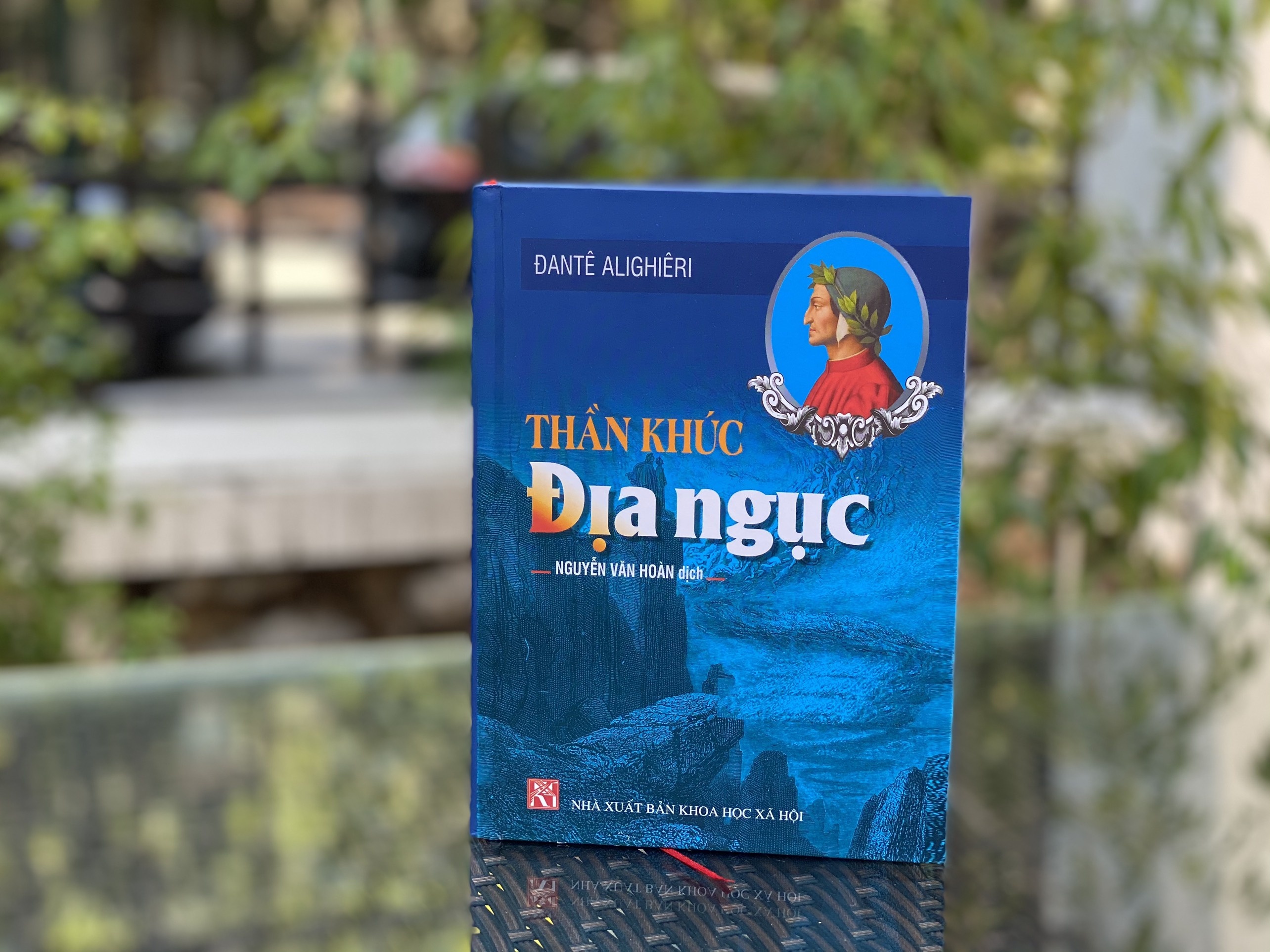 Cac ban dich ‘Than khuc’ o Viet Nam hinh anh