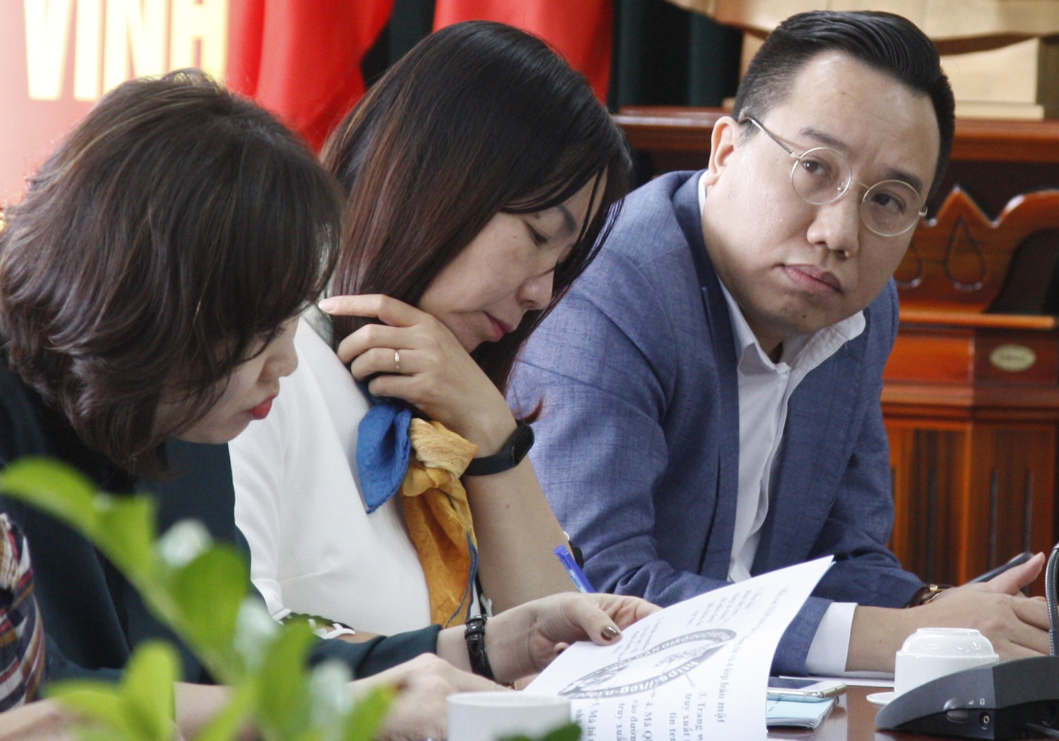 Chong sach lau bang tem dien tu hinh anh