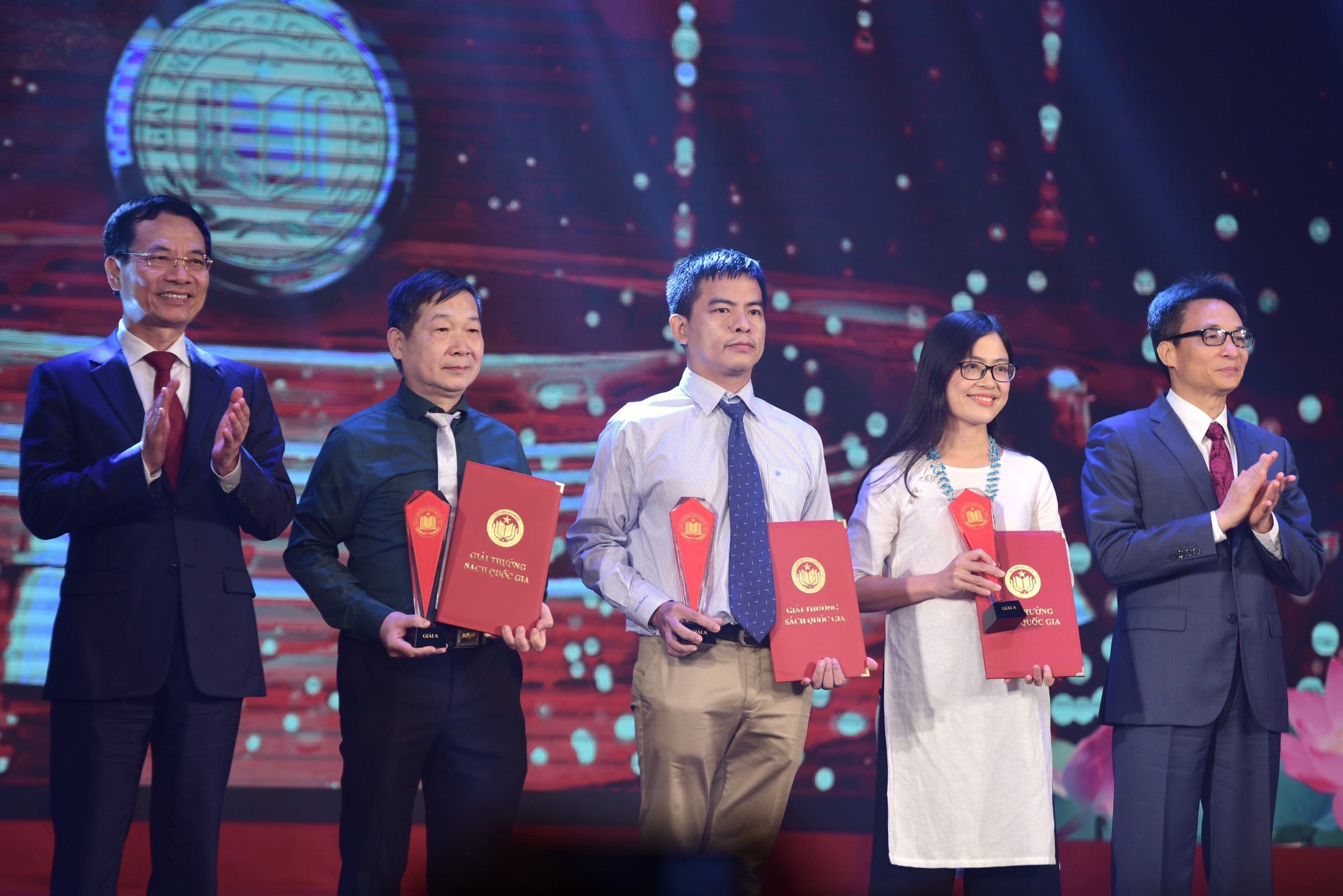 Sung vi trung va thep anh 2